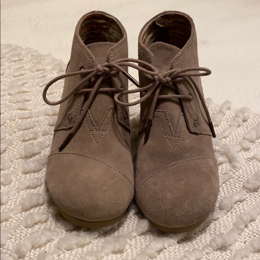 Toms  Suede Wedge Booties SZ 7M
